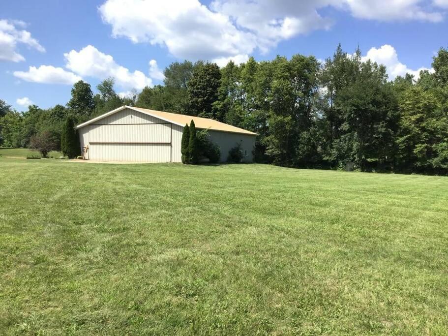 House On Grass Runway With Fly-In/Fly-Out Access Villa Tecumseh Exterior photo
